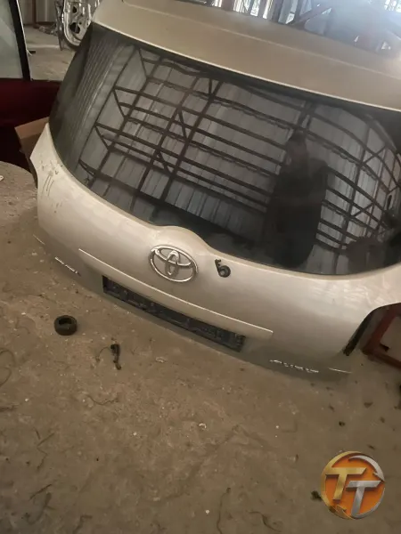 Toyota auris arka bağaj kapağı