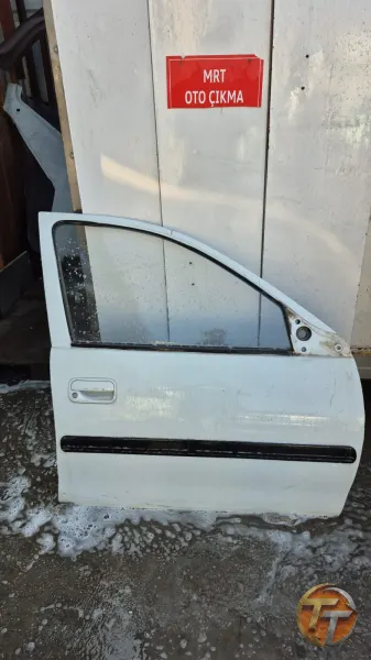 Opel corsa b sağ ön kapı