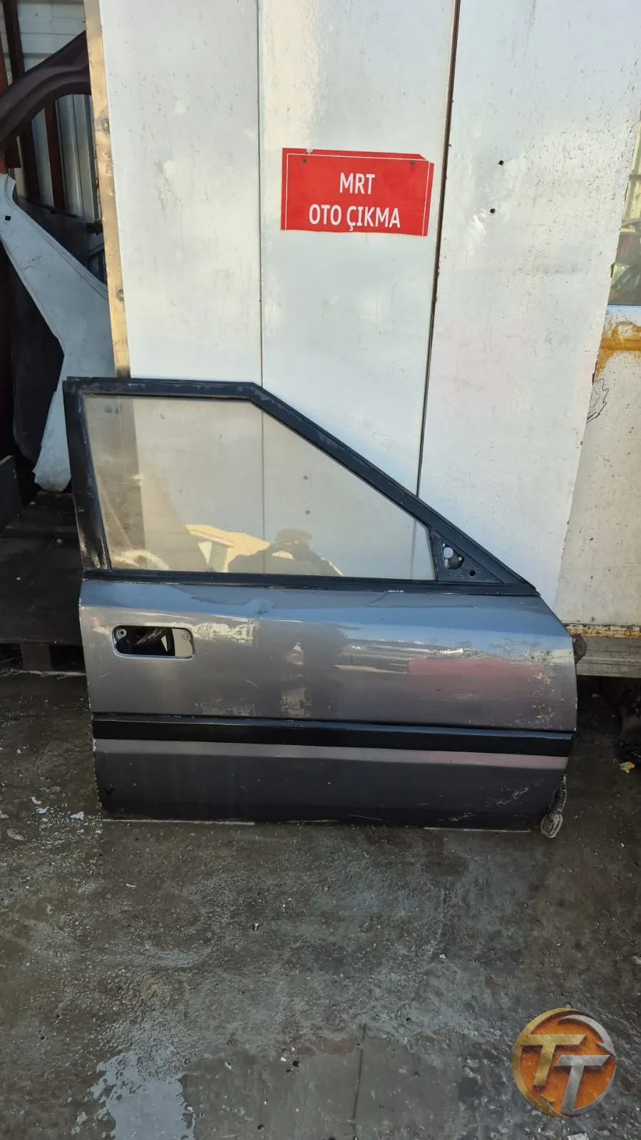 Mazda 323 sağ ön kapı