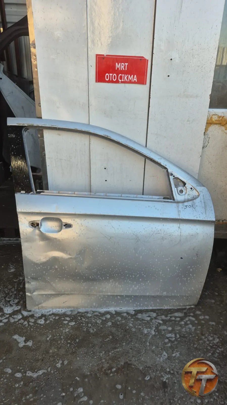 Peugeot 301 sağ ön kapı