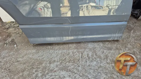 Audi Q2 sag arka kapı bandı