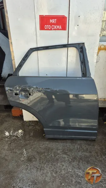 Audi Q2 sag arka kapı