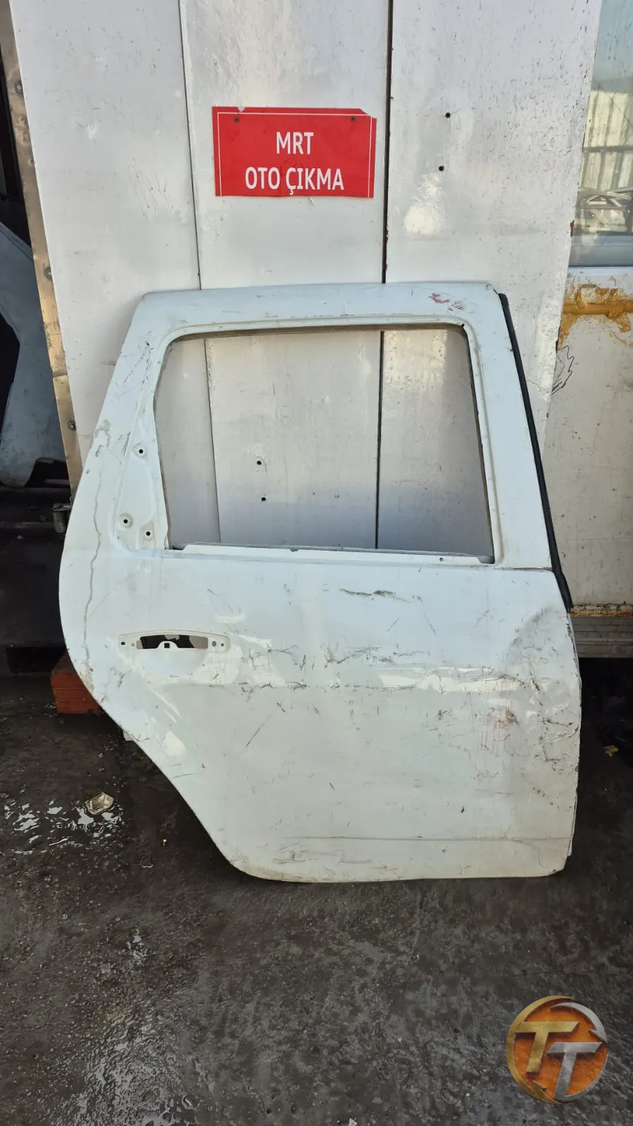 Dacia duster sag arka kapı