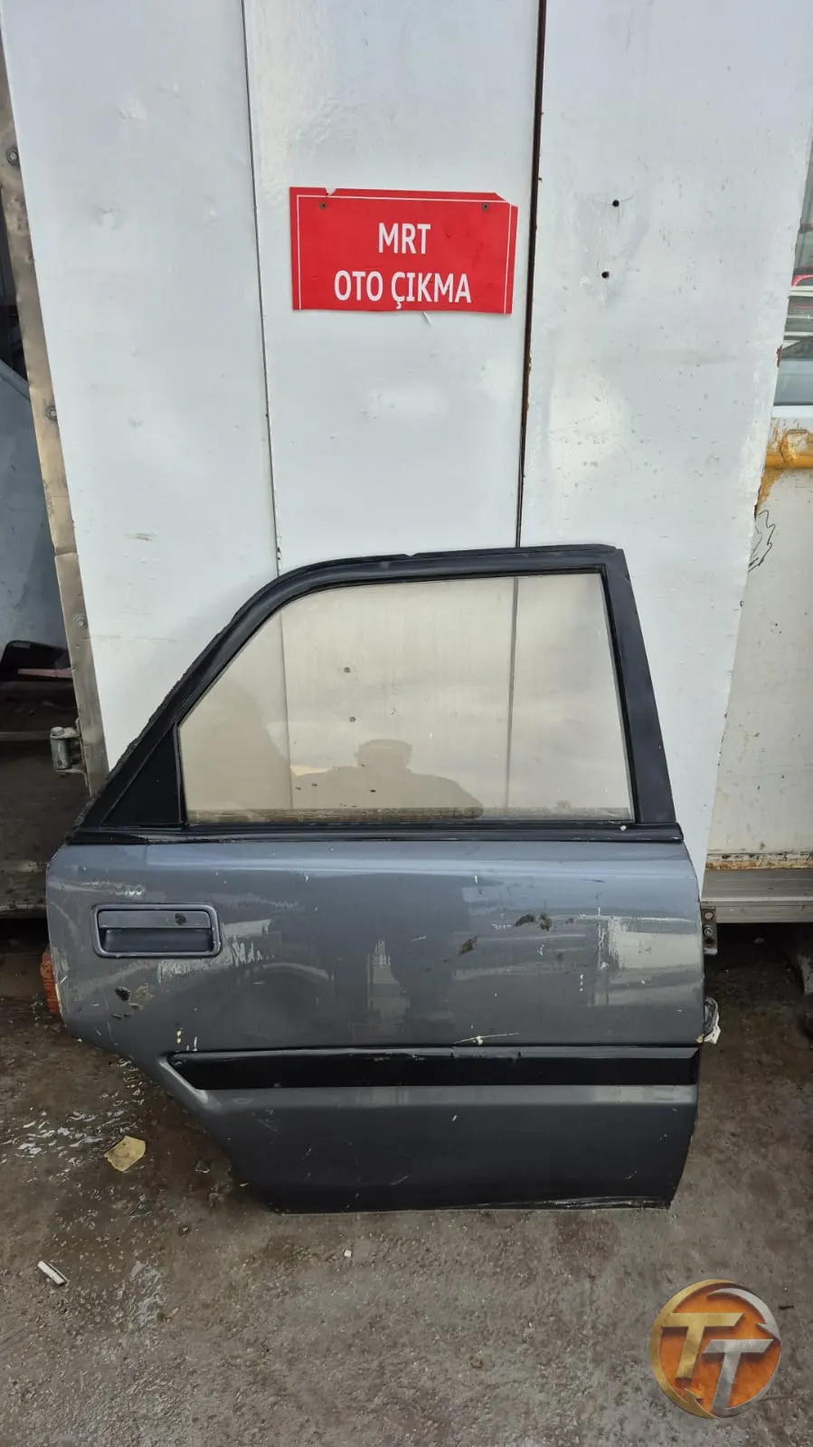 Mazda 323 sag arka kapı