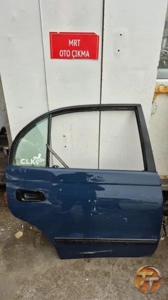 Toyota carina sag arka kapı