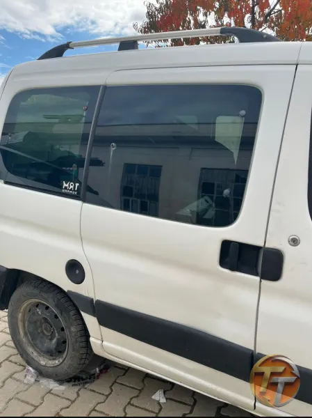 Peugeot partner sağ sürgü kapı