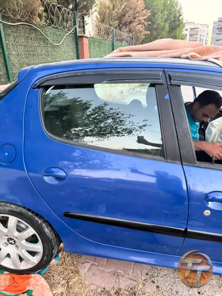 Peugeot 206 sağ arka kapı