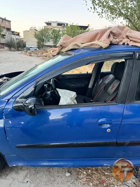 Peugeot 206 sol ön kapı