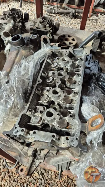 Mazda 323 1.5 silindir kapagı 10.000