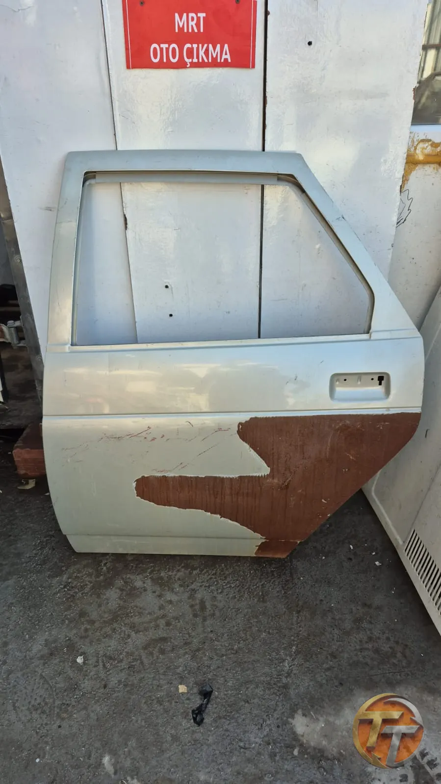 Lada vega sol arka kapı 3000tl