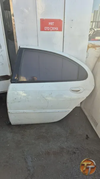 Chrysler 300m sol arka kapı