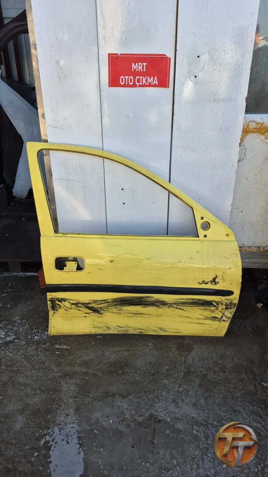 Opel corsa b sağ ön kapı