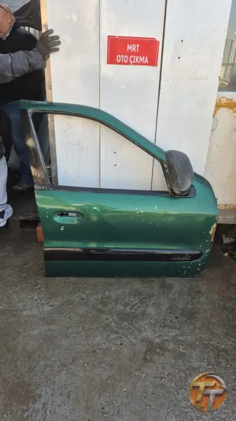 Citroen xsara sağ ön kapı