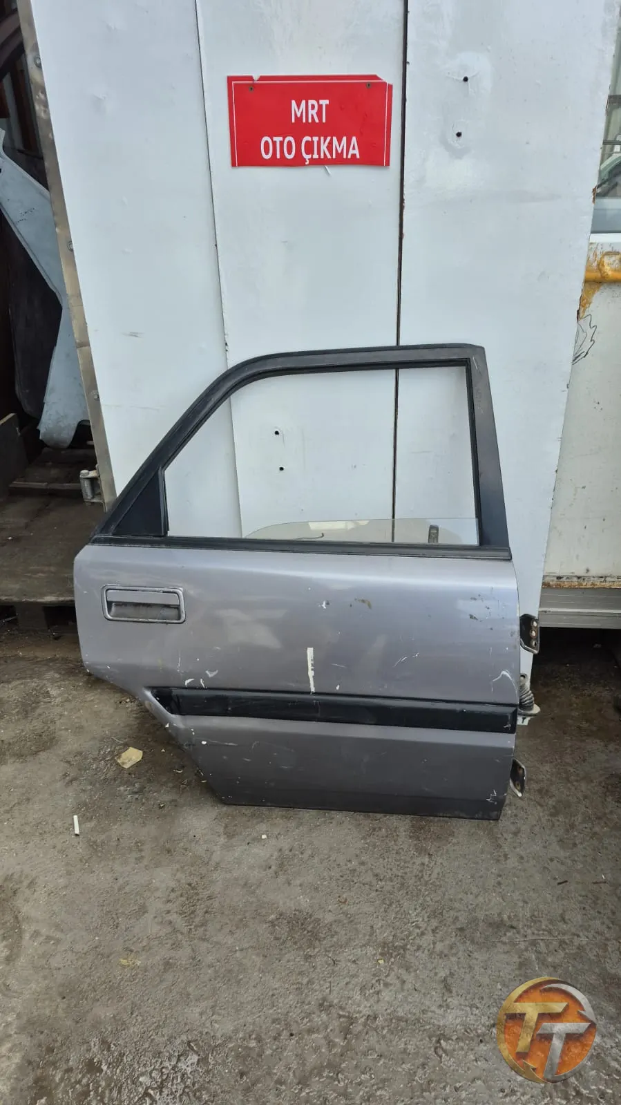Mazda 323 sag arka kapı
