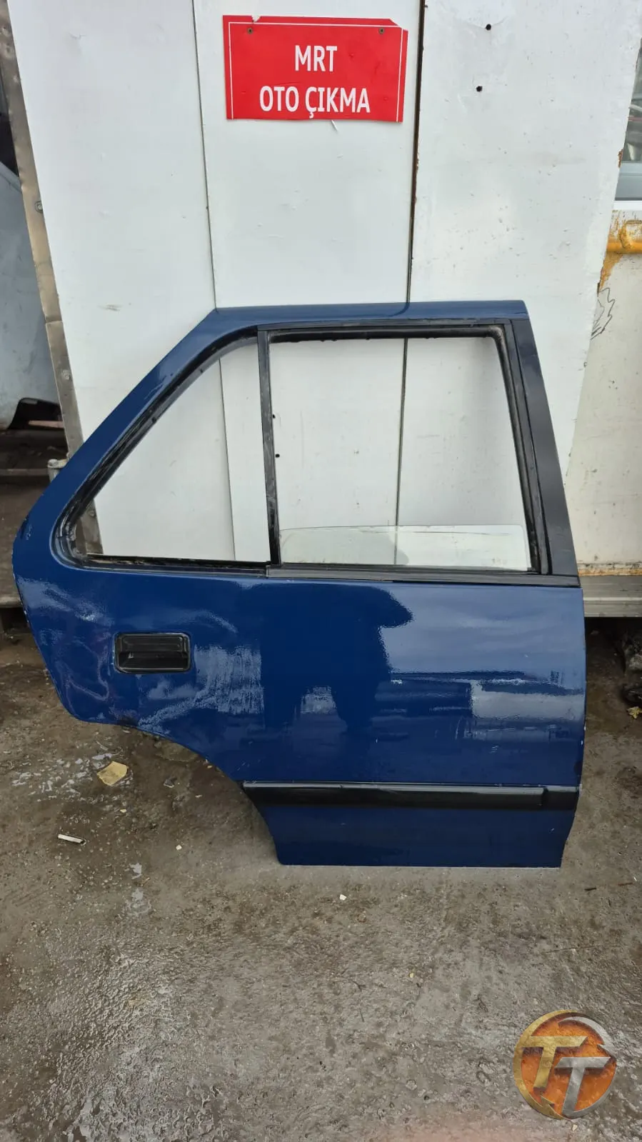 Suzuki swift sag arka kapı
