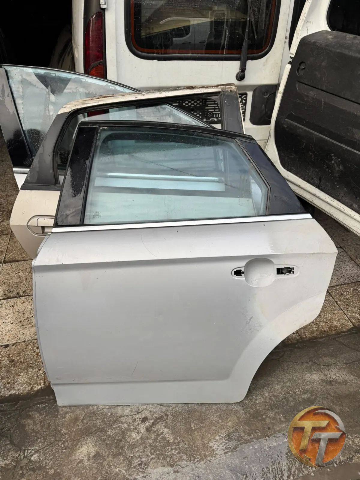 Ford mondeo sol arka kapı