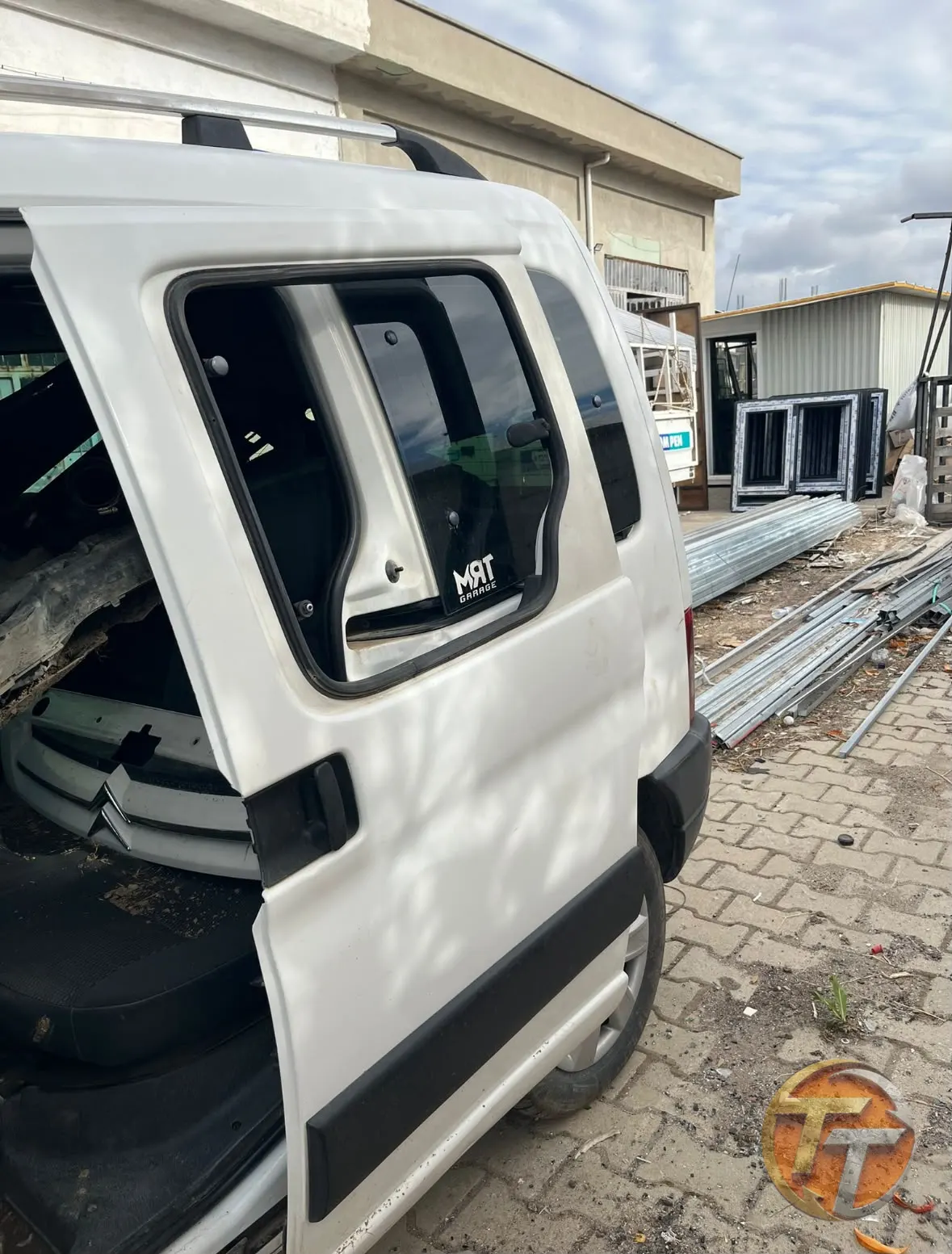 Peugeot partneer sol sürgülü kapı