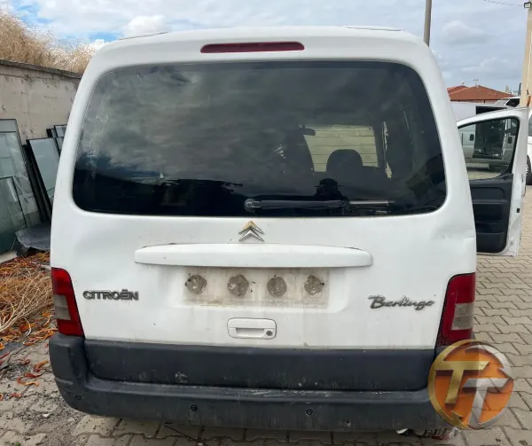 Citroen berlingo bagaj kapağı
