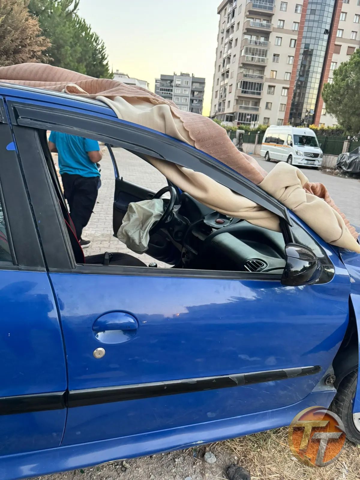 Peugeot 206 sağ ön kapı