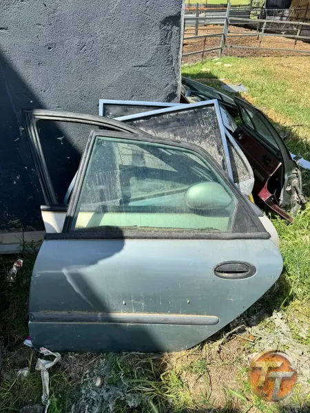 Renault laguna sol arka kapı
