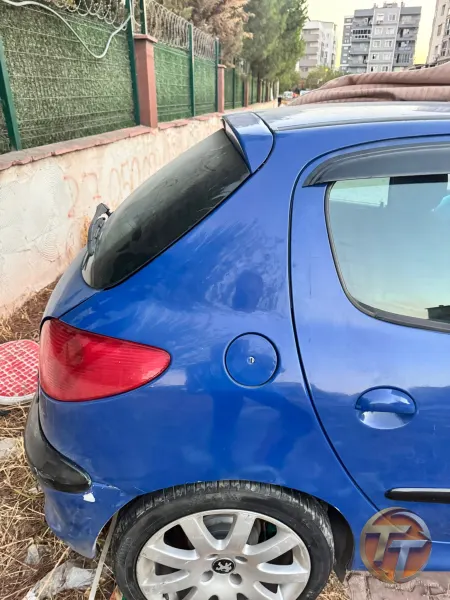 Peugeot 206 sağ arka çeğrek