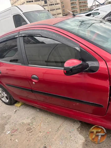 Peugeout 206 sağ ön kapı