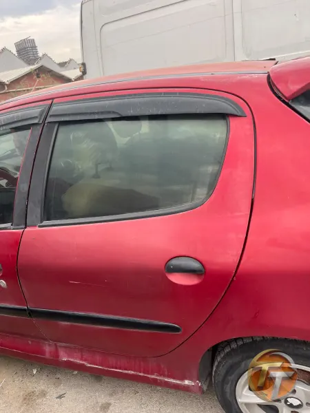 Peugeout 206 sol arka kapı