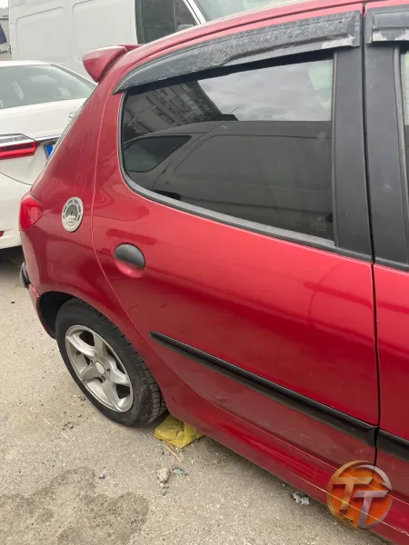 Peugeout 206 sağ arka kapı