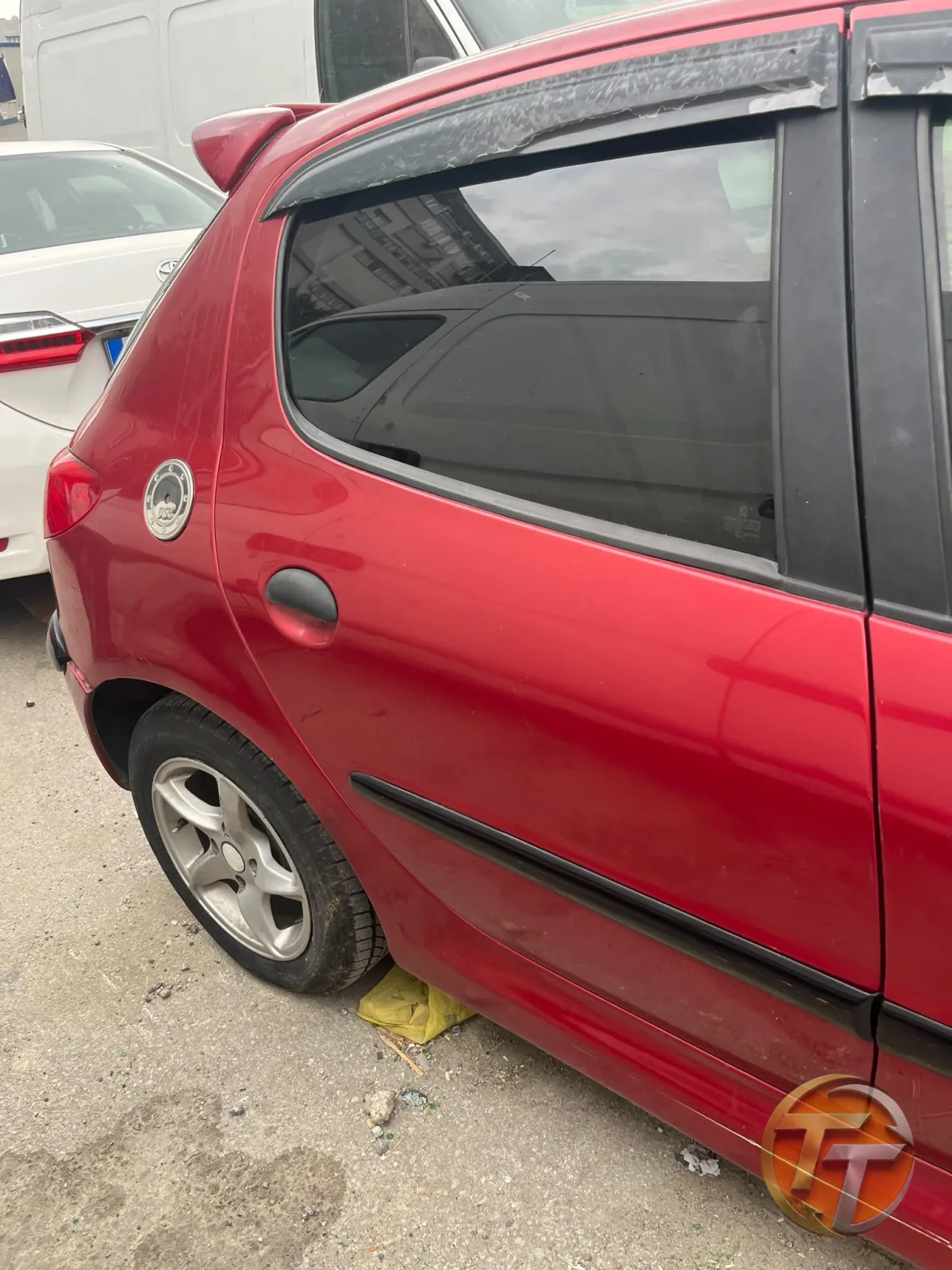 Peugeout 206 sağ arka kapı