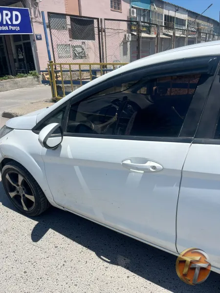 Ford fiesta sol ön kapı