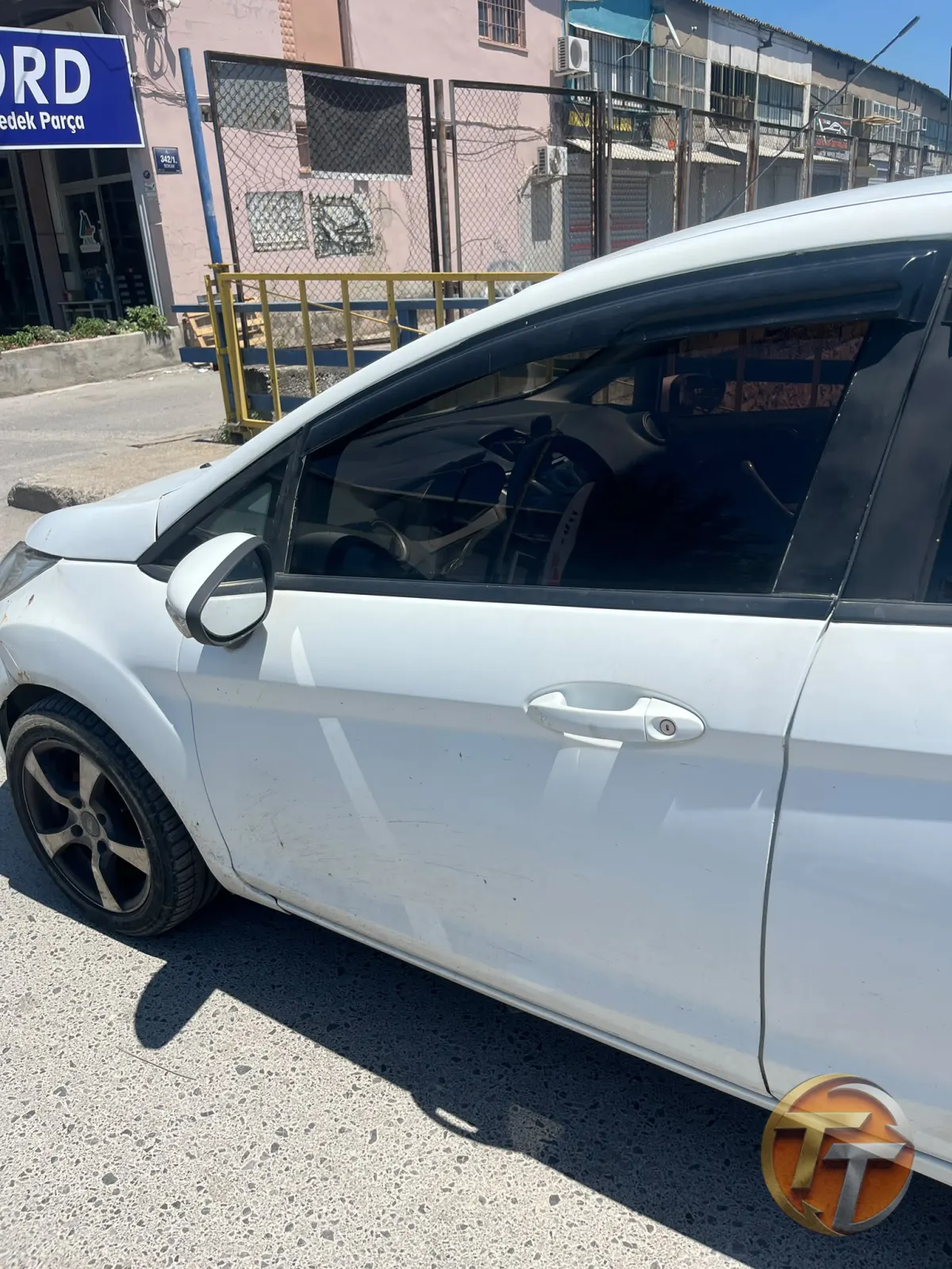 Ford fiesta sol ön kapı