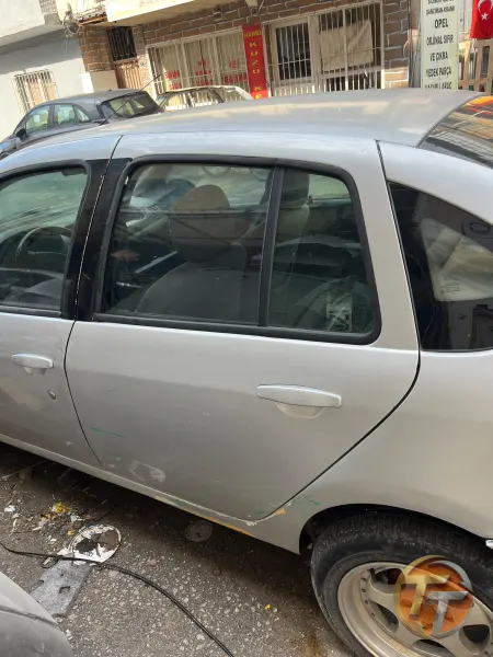 Renault symbol sol arka kapı