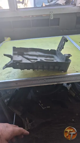 Fiat linea akü alt sacı
