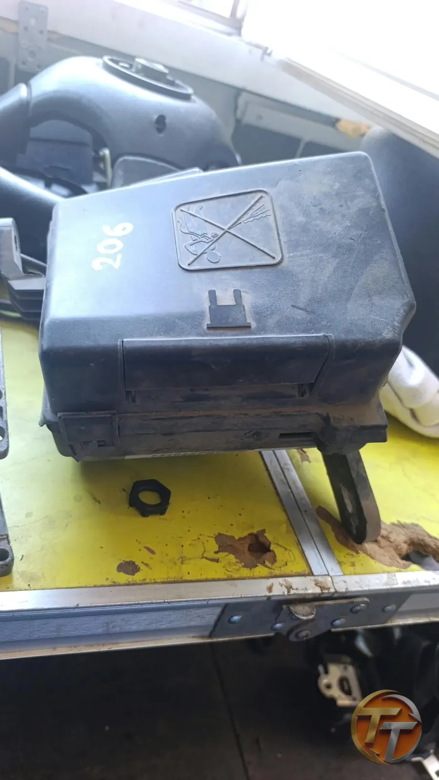 Peugeot 206 sigorta kutu kapakları