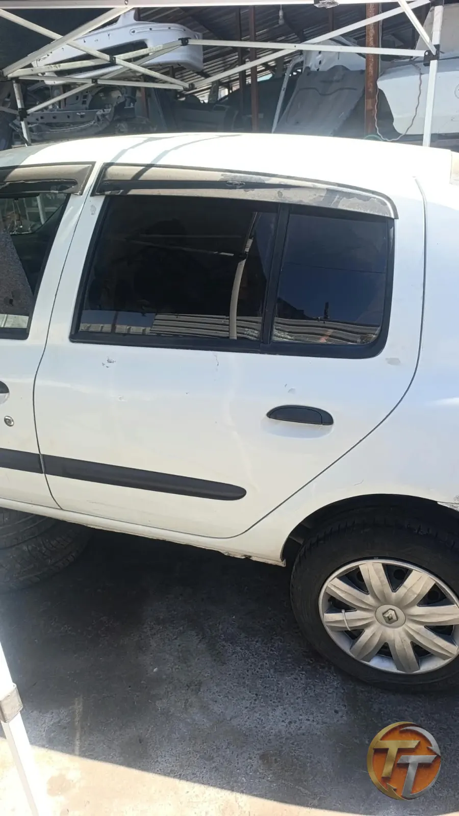 Renault Clio sol arka kapi