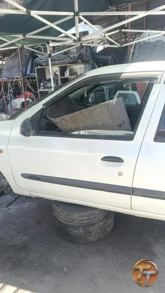 Renault Clio sol ön kapi