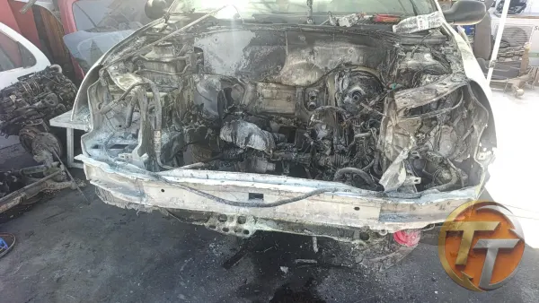 Renault Clio ön tampon demiri