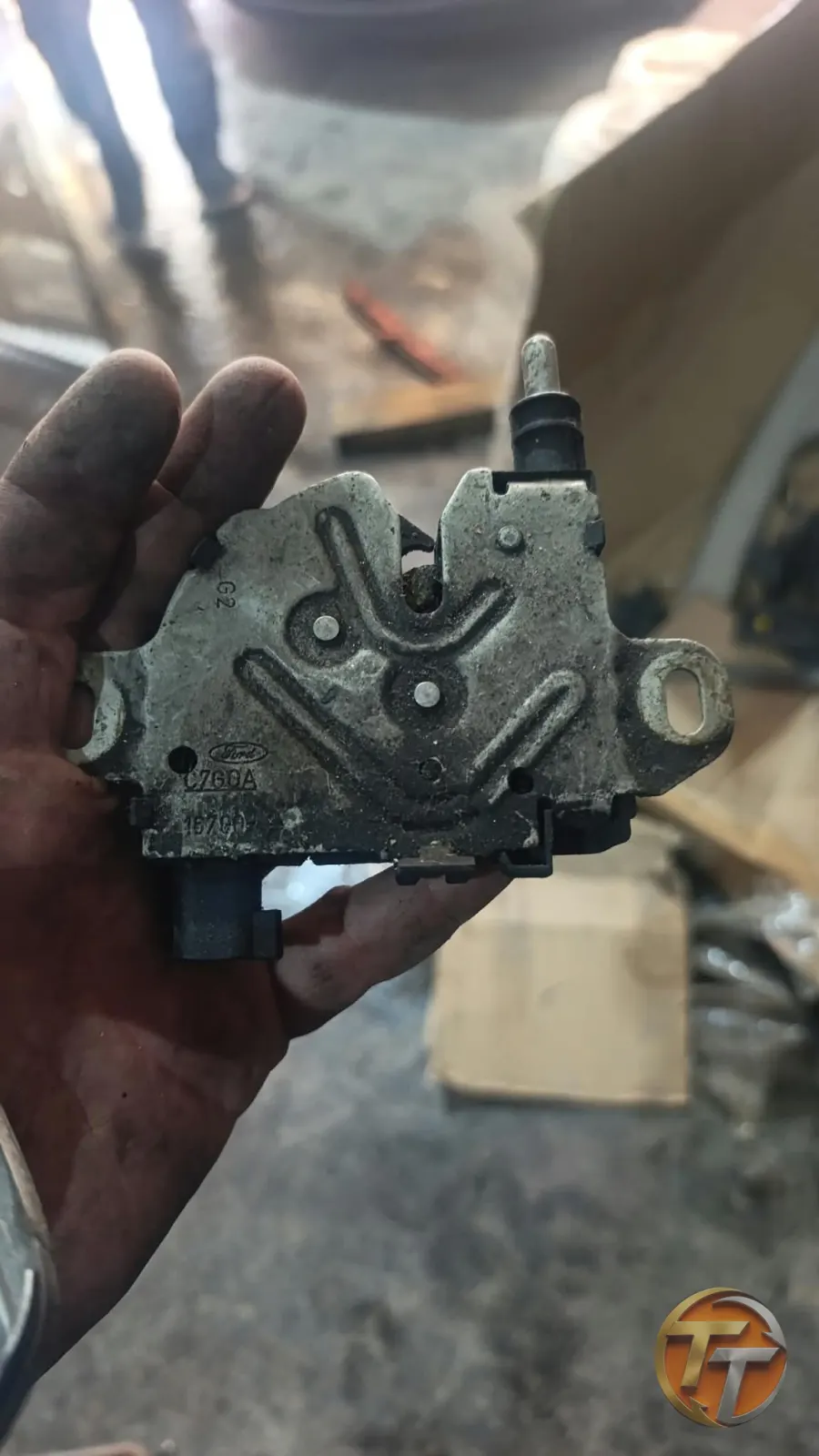 Ford Kuga kaput kilidi