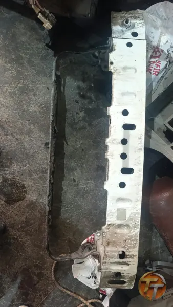 Ford Kuga tampon demiri