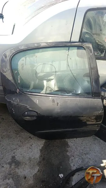 Peugeot 206 sağ arka kapi