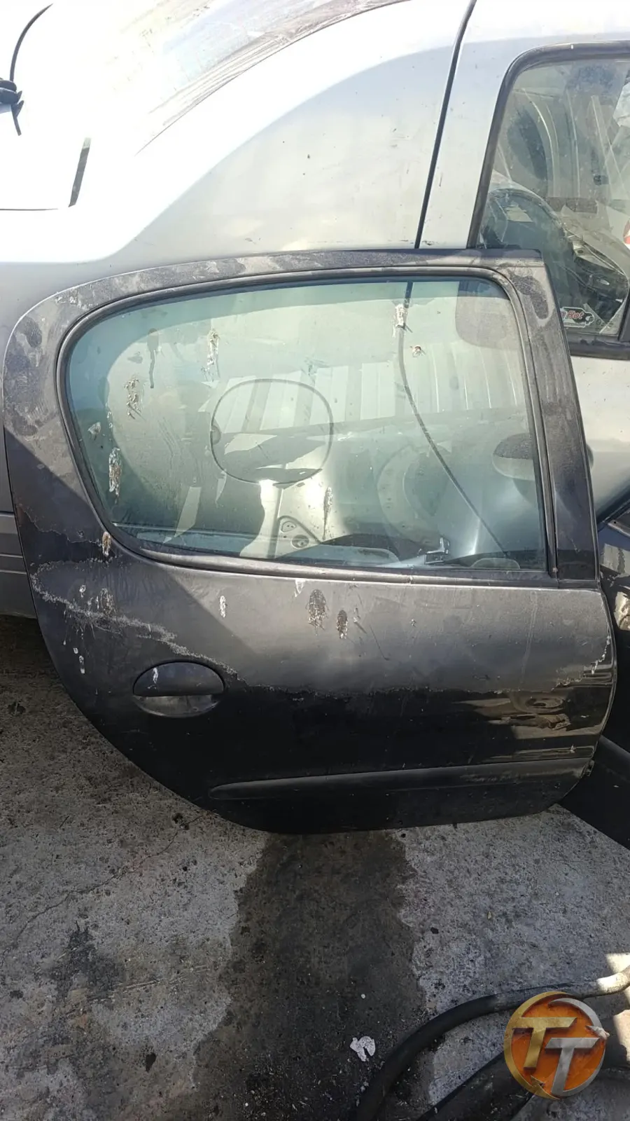 Peugeot 206 sağ arka kapi