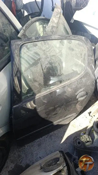 Peugeot 206 sol arka kapi