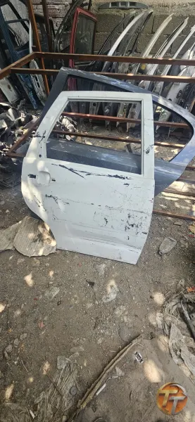 Polo klasik sağ arka kapı