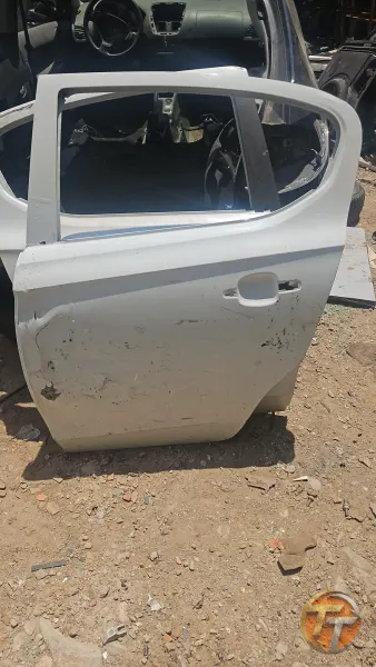 Corsa en sol arka kapı