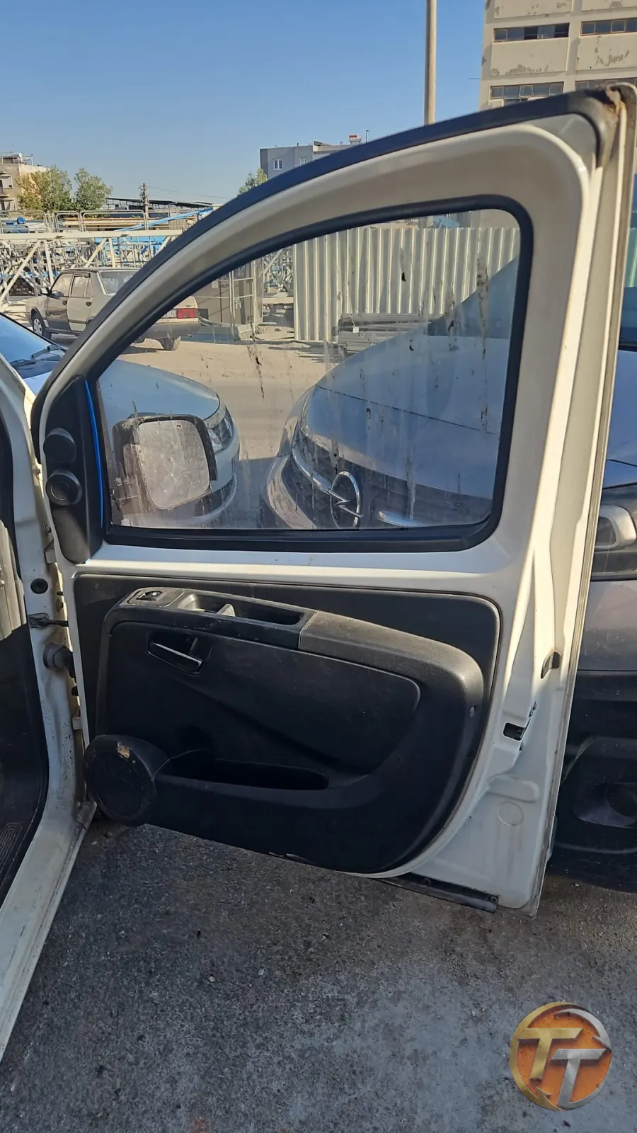 Opel Ticari Araç Ön Sol Çıkma Kapı