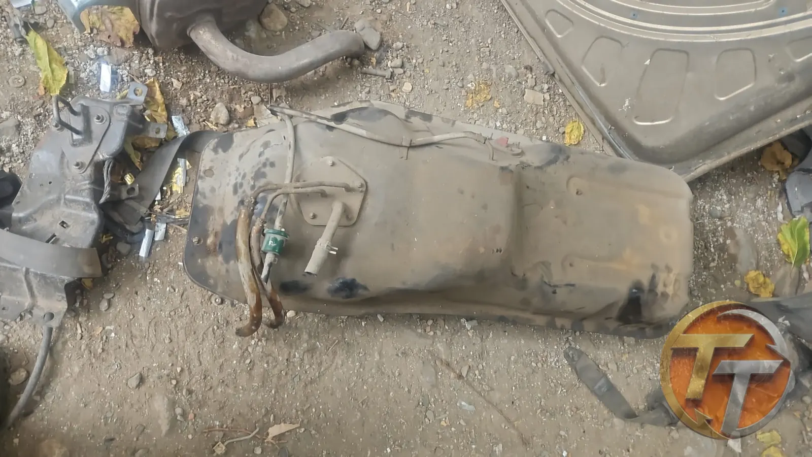 Mitsubishi L300 yakıt deposu