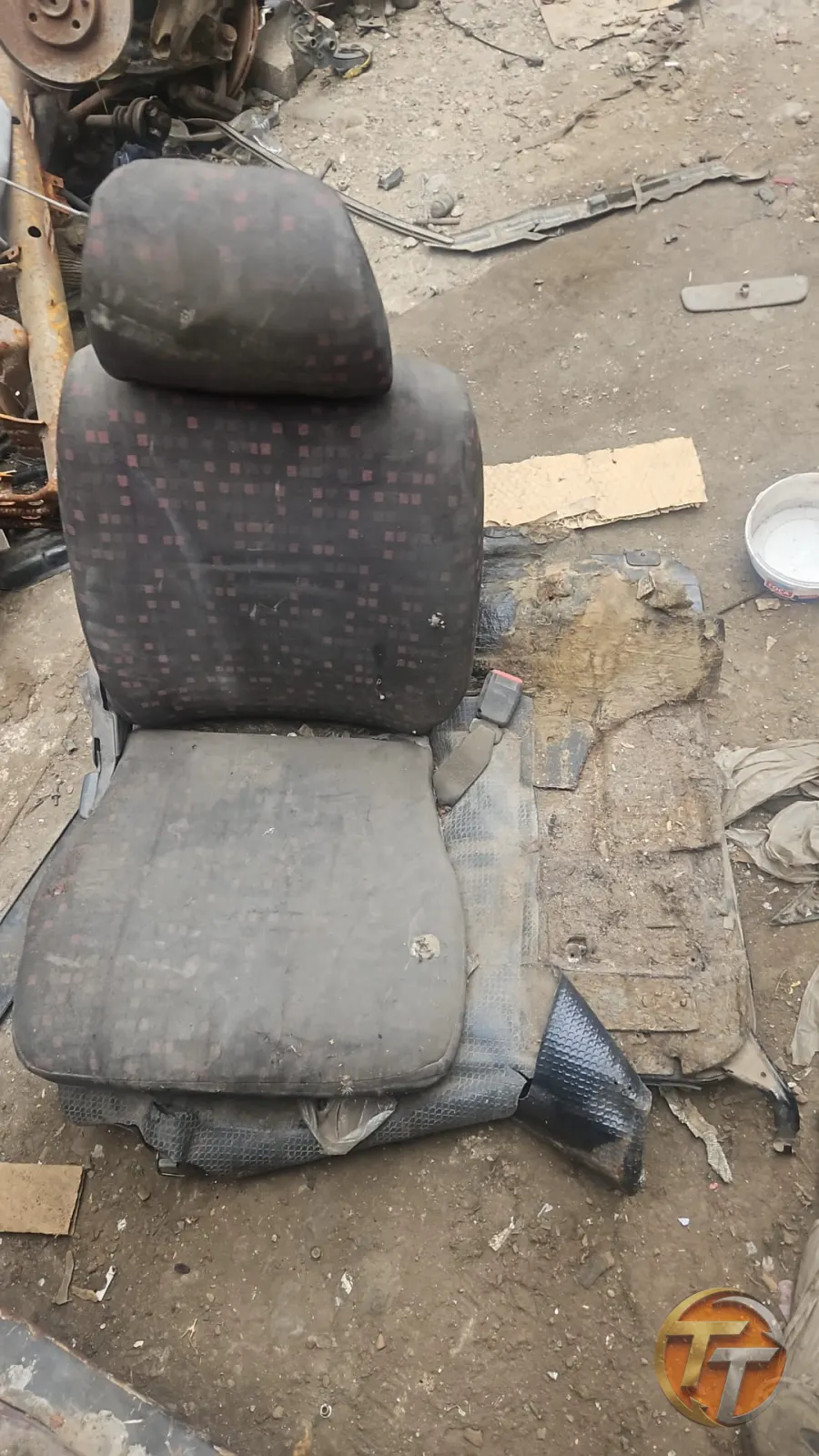 Mitsubishi L300 sağ ön koltuk