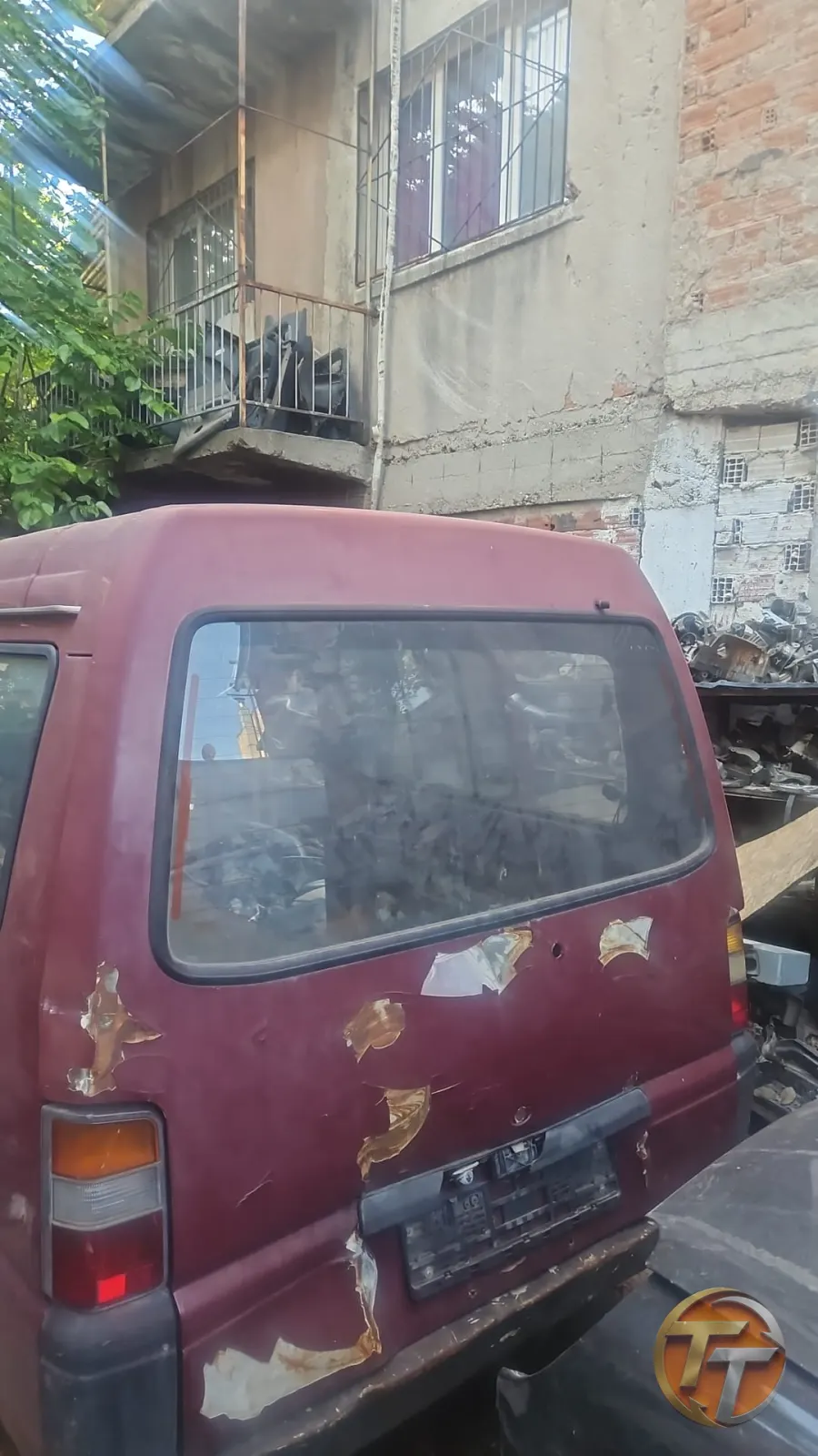 Mitsubishi L300 bagaj kapağı