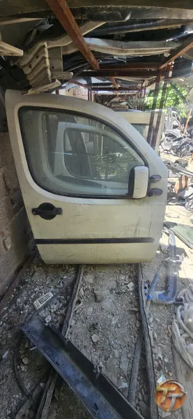Doblo sağ ön kapı