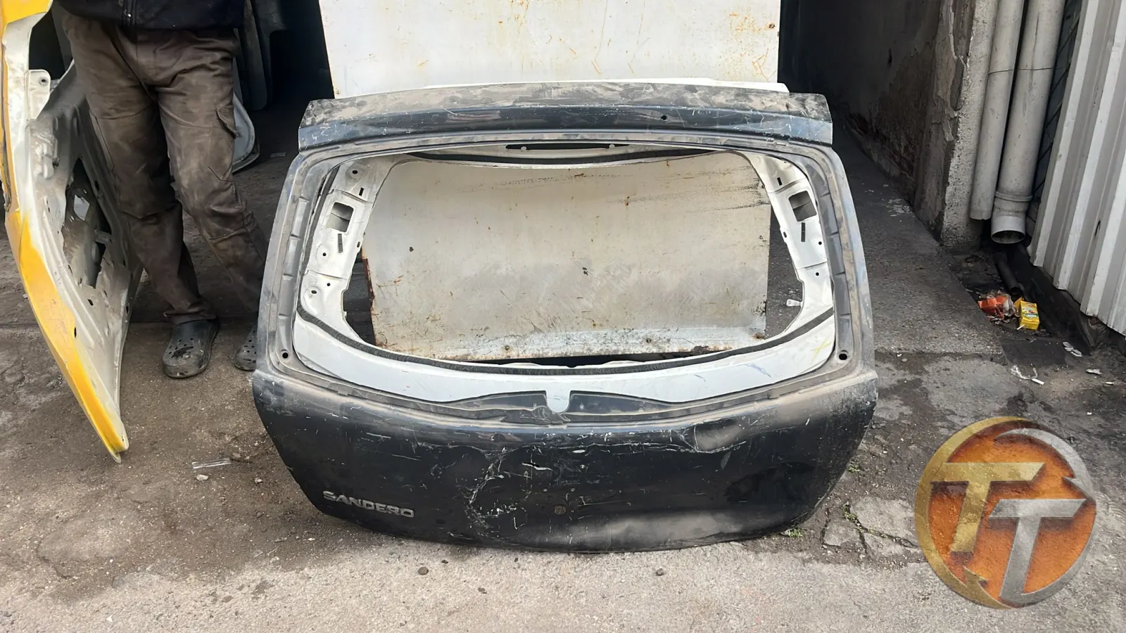 Dacia sandero bagaj kapağı Orjinal
